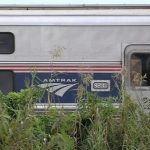 Пассажирский поезд врезался в автомобиль в США