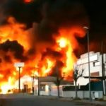 Рядом с Барселоной горит завод: есть риск утечки химикатов