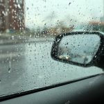 Как правильно управлять автомобилем в дождь