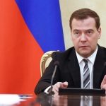 Медведев назвал условие для транзита газа