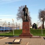 Будет помнить народ это имя, его славу века не сотрут!