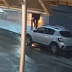 В Орше мужчина разбил чужую иномарку и снял с нее номера