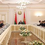 Лукашенко не будет менять экономику, «как бы кто ни рыдал и ни стенал»
