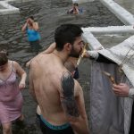 Как окунуться в прорубь: простые правила безопасности