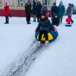 Несомненно, катание с горки — одно из самых веселых зимних развлечений
