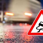 В сложных погодных условиях всем участникам дорожного движения необходимо проявлять максимальную осторожность!