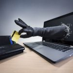 Грузчик из Орши играя на виртуальной бирже, потерял 20 тысяч рублей