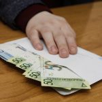 О зарплате «в конвертах» и ответственности за ее выплату